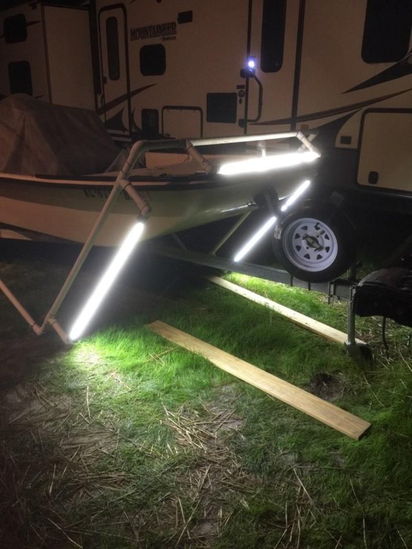 AlumiGlo FlounderPro 3000 LED Flounder Gigging Light 1